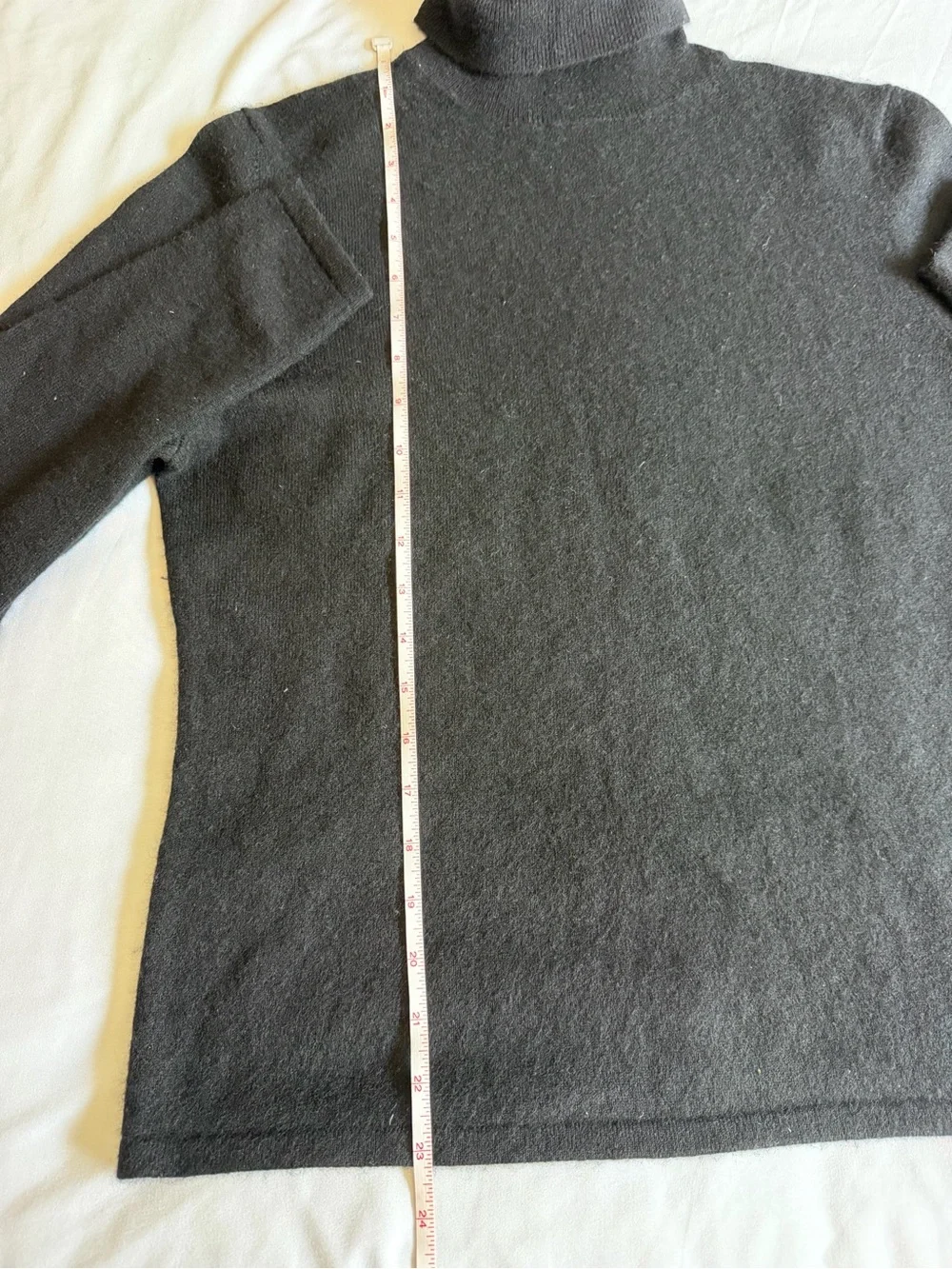 Saks Fifth Avenue 100% Cashmere Classic Black Monochrome Turtleneck Sweater